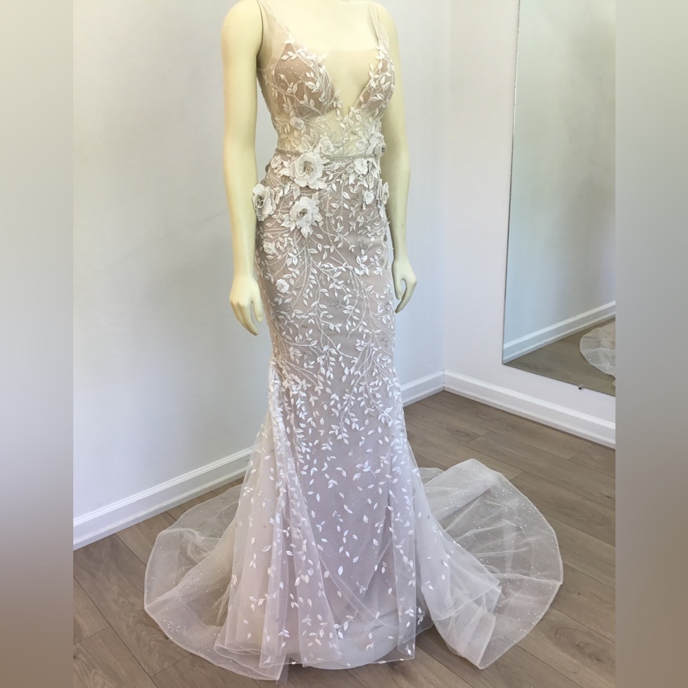 BERTA PRIVEE SAMPLE SALE!! Berta Privee 23-P03 Wedding Gown